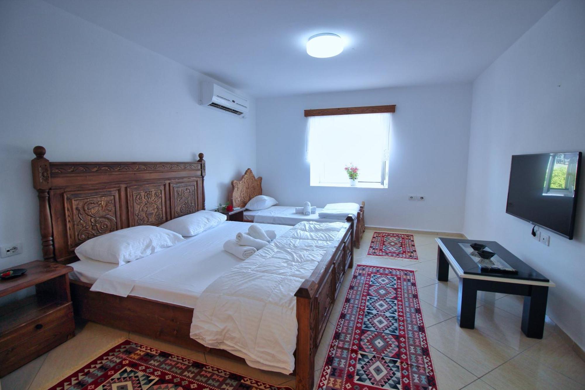 Guri Guesthouse Gjirokastra Kültér fotó