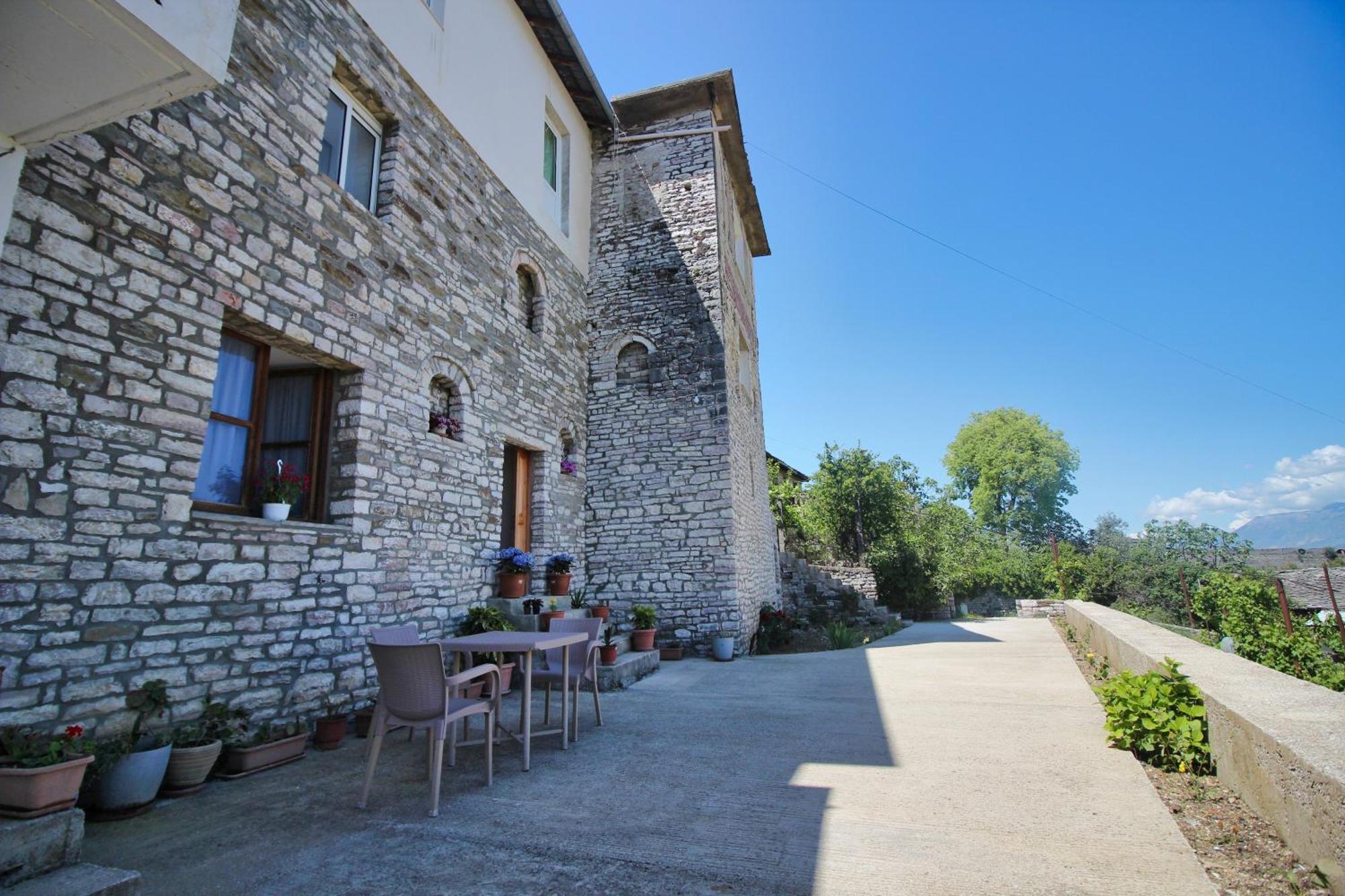 Guri Guesthouse Gjirokastra Kültér fotó