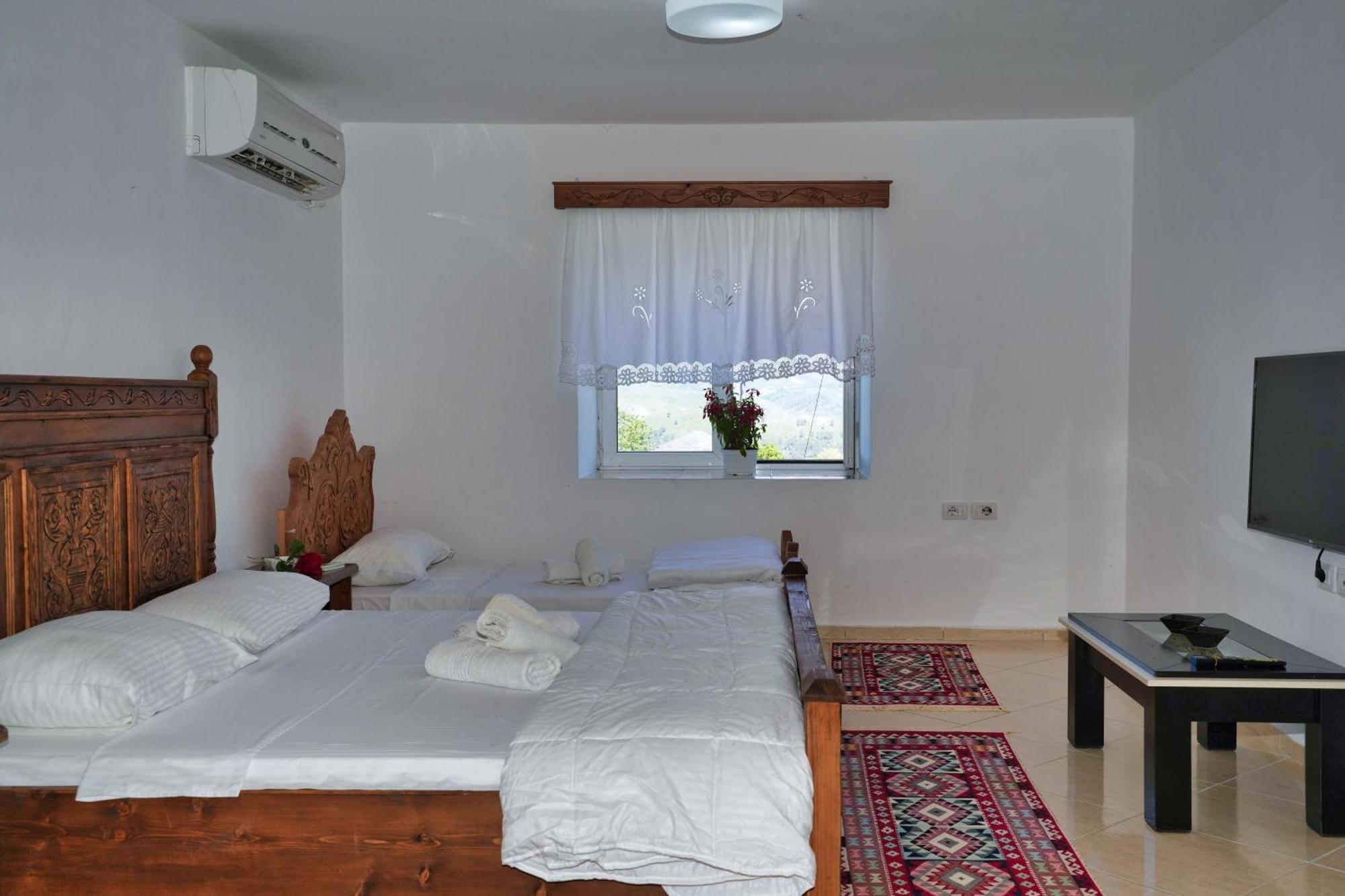 Guri Guesthouse Gjirokastra Kültér fotó
