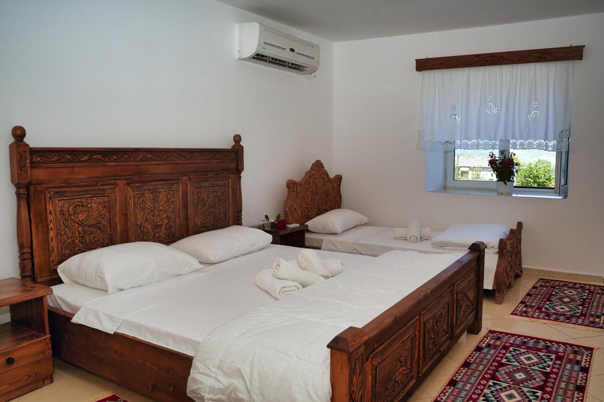 Guri Guesthouse Gjirokastra Kültér fotó