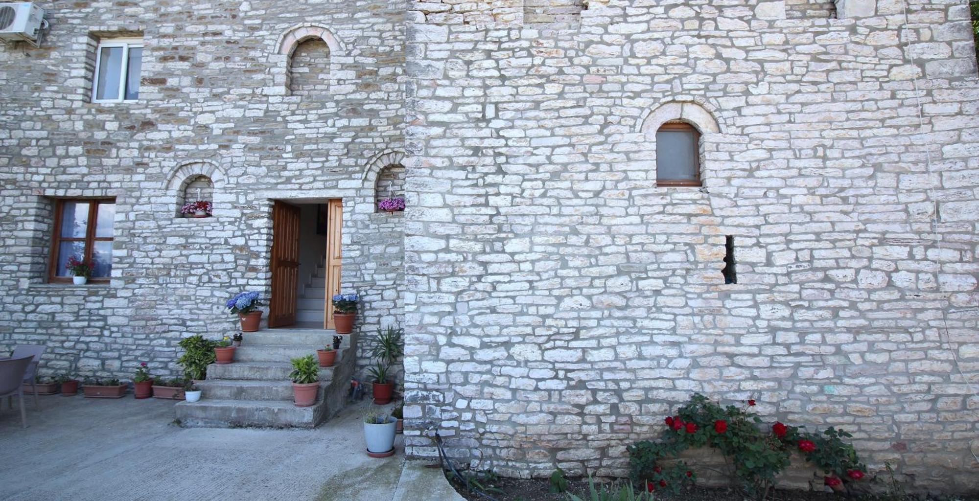 Guri Guesthouse Gjirokastra Kültér fotó