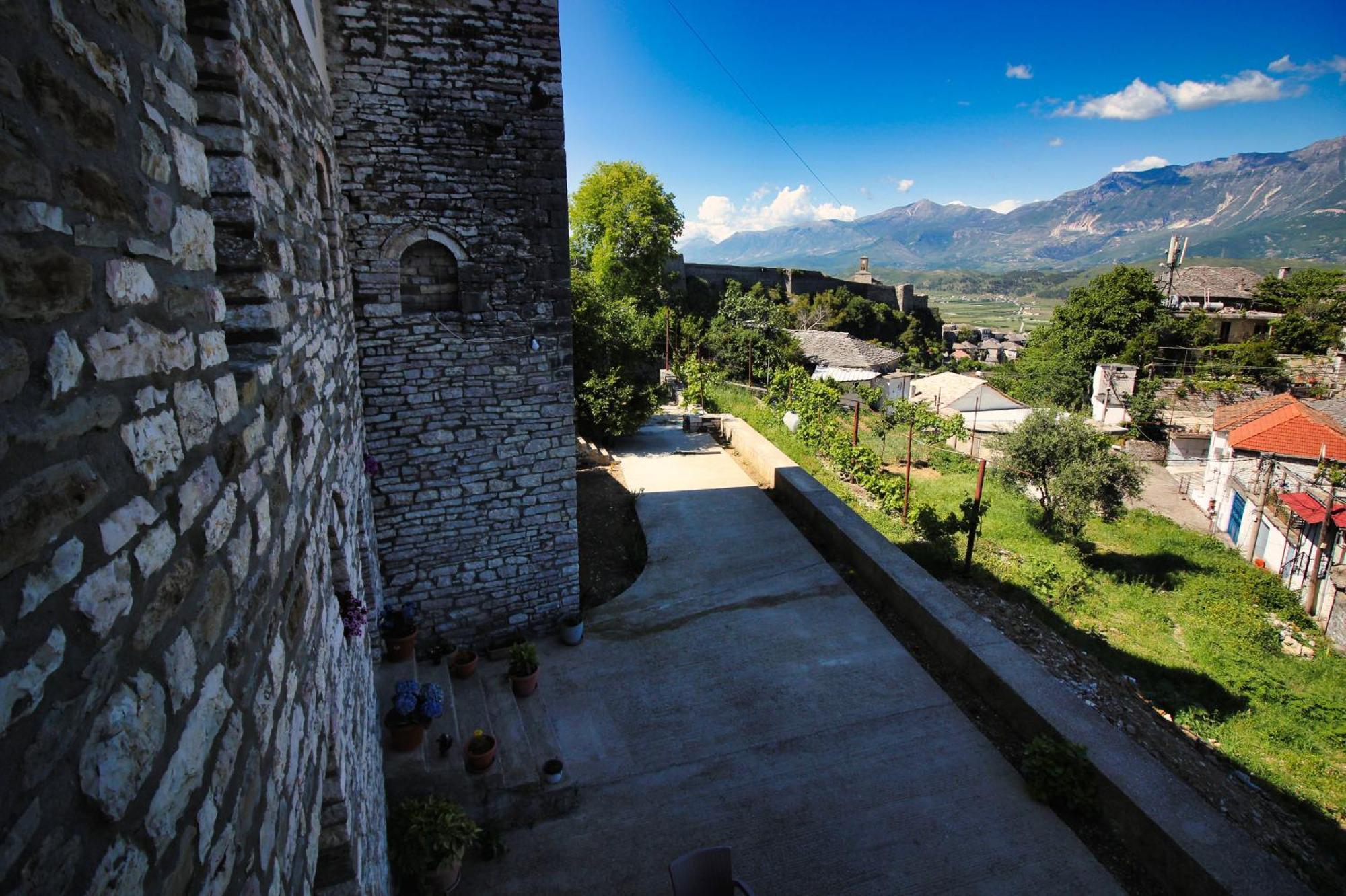 Guri Guesthouse Gjirokastra Kültér fotó