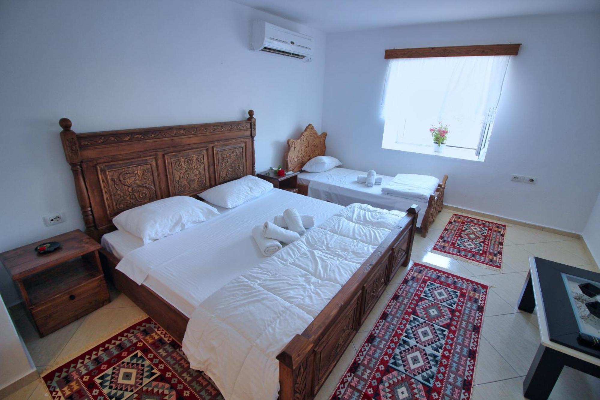 Guri Guesthouse Gjirokastra Kültér fotó