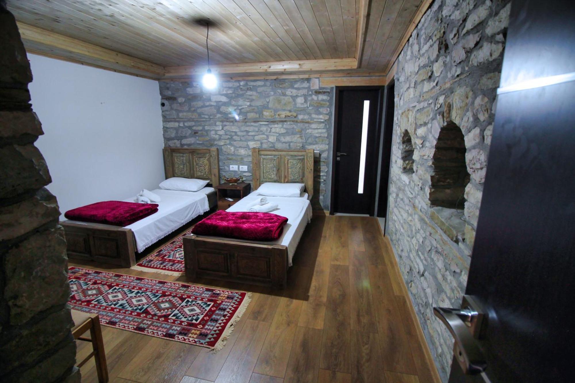 Guri Guesthouse Gjirokastra Kültér fotó