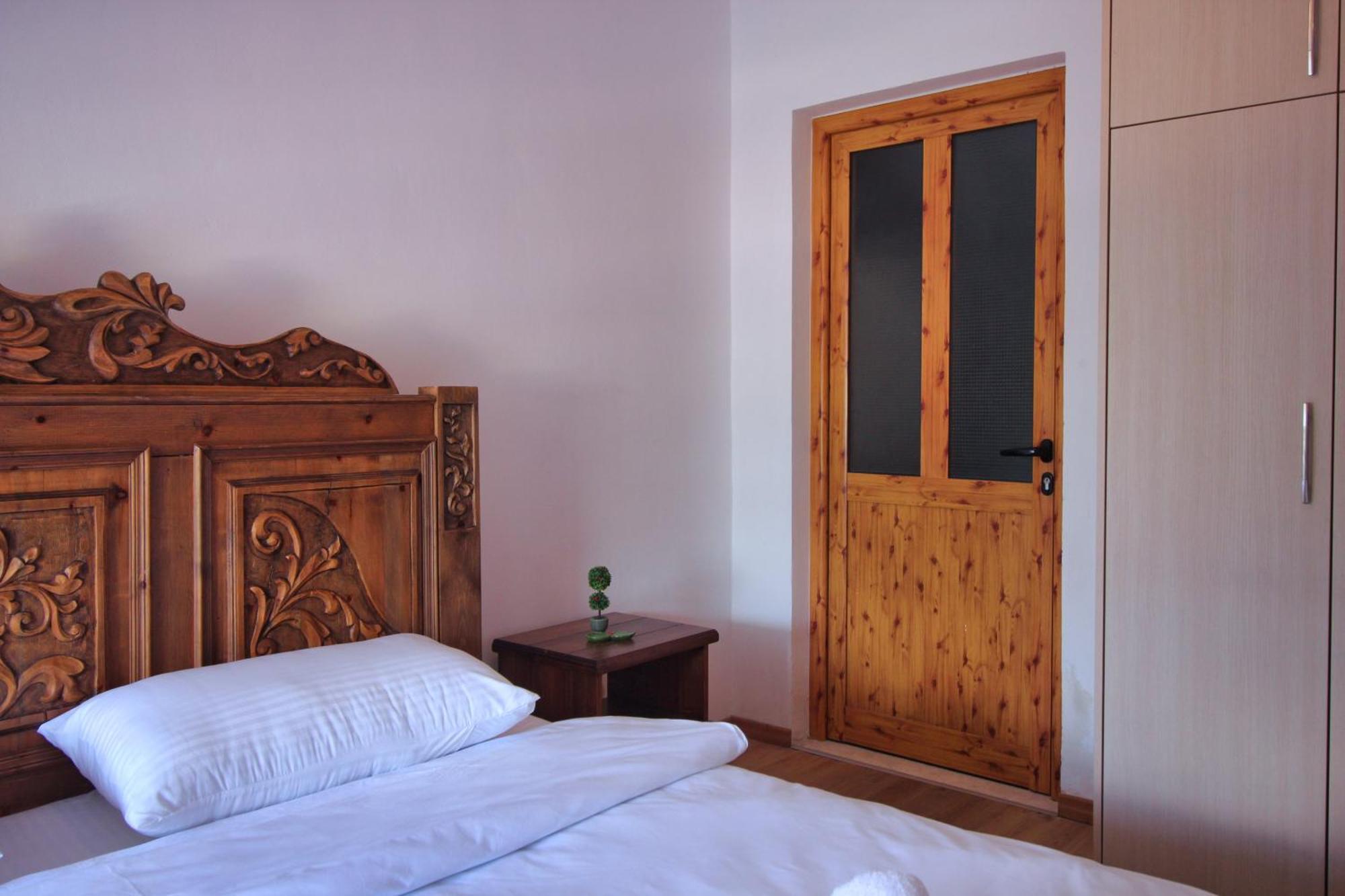 Guri Guesthouse Gjirokastra Kültér fotó