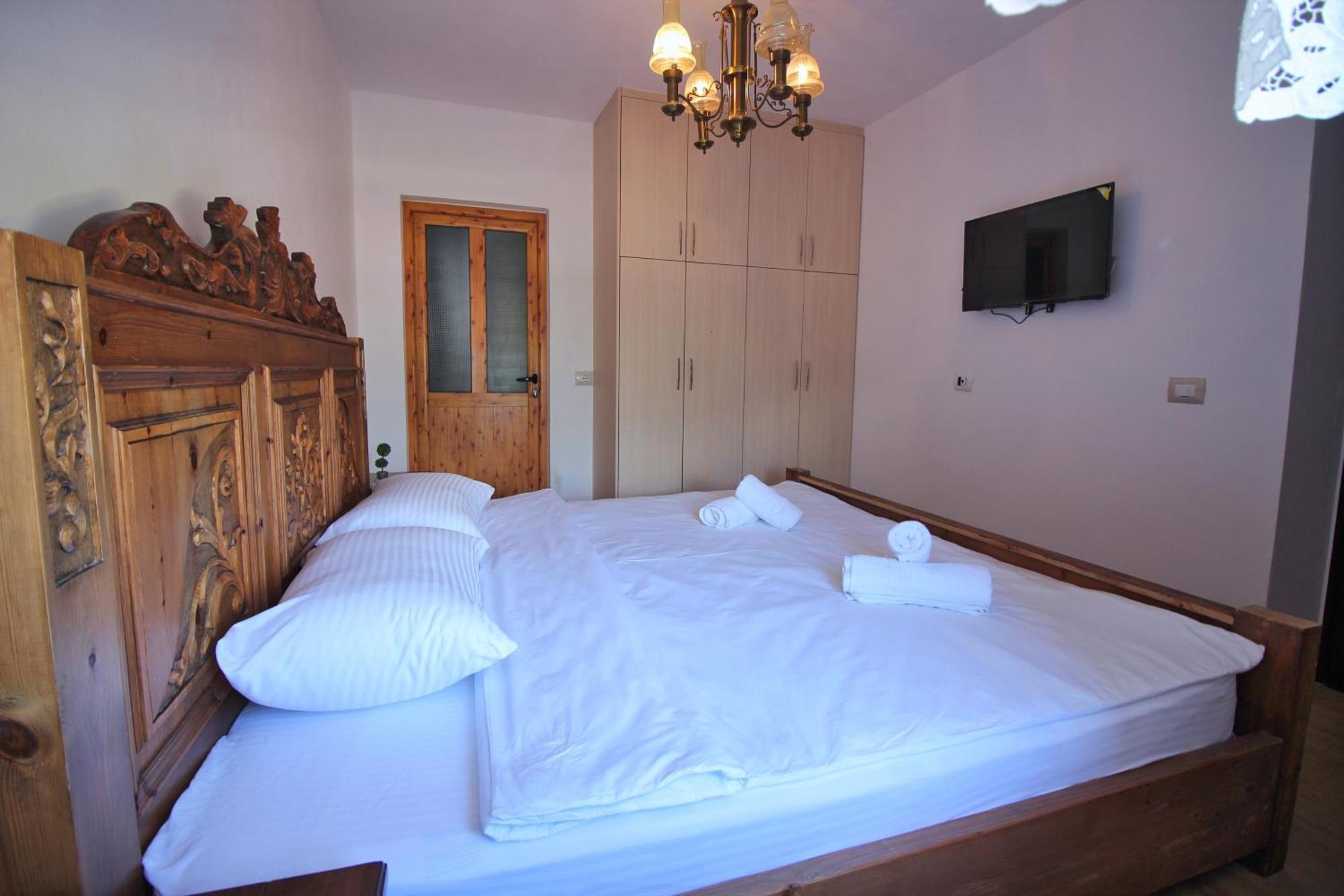 Guri Guesthouse Gjirokastra Kültér fotó