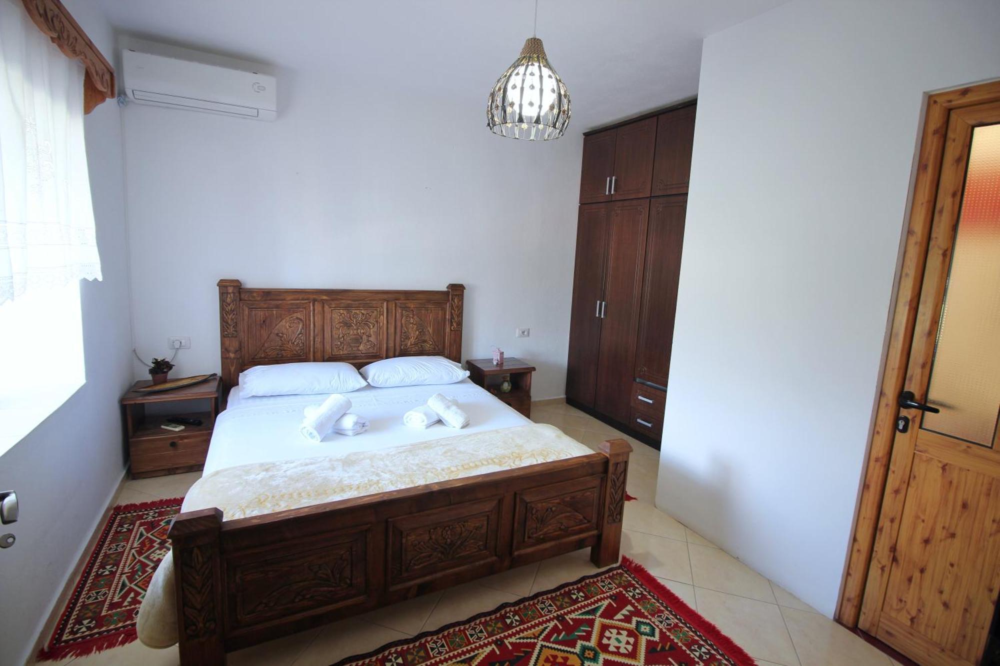 Guri Guesthouse Gjirokastra Kültér fotó