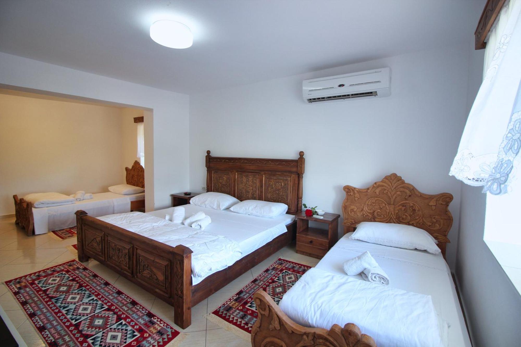 Guri Guesthouse Gjirokastra Szoba fotó