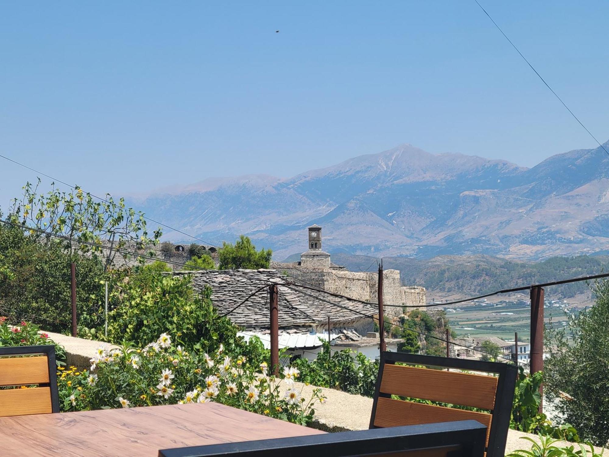 Guri Guesthouse Gjirokastra Kültér fotó