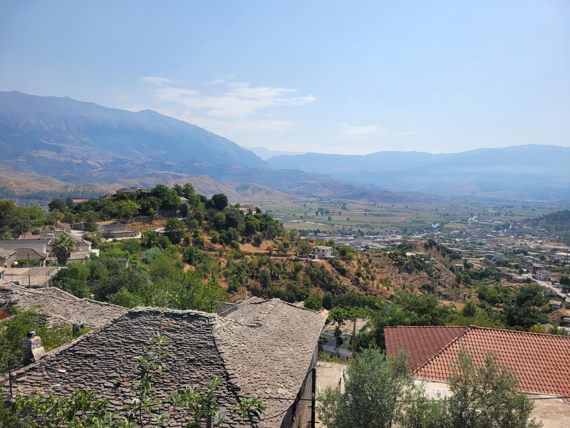 Guri Guesthouse Gjirokastra Kültér fotó